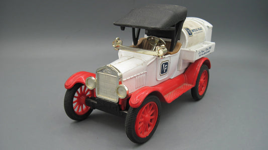 ERTL   Ford T Runabout 1918 White & Red