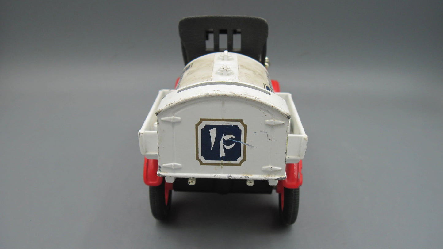 ERTL   Ford T Runabout 1918 White & Red