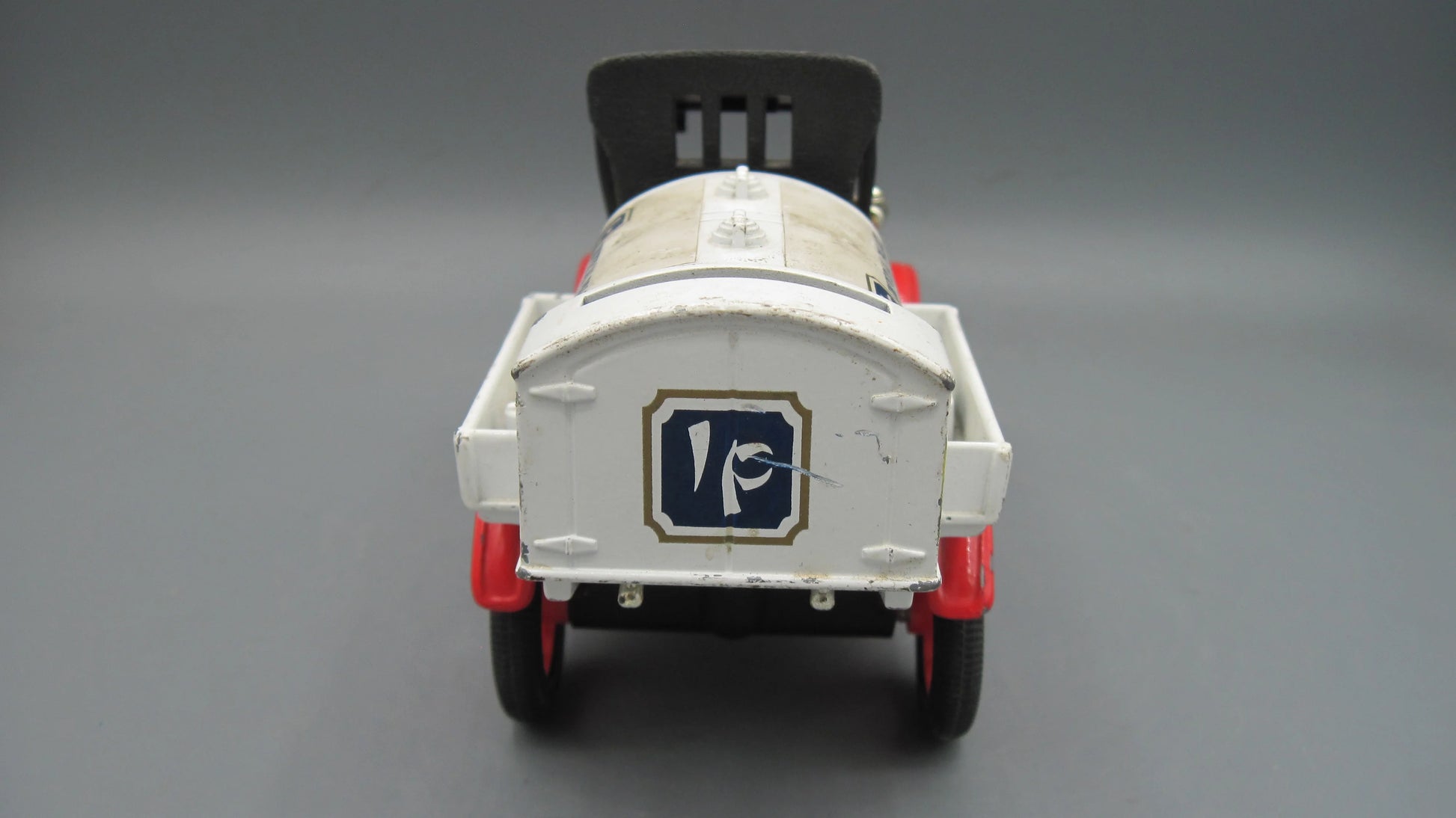 ERTL   Ford T Runabout 1918 White & Red