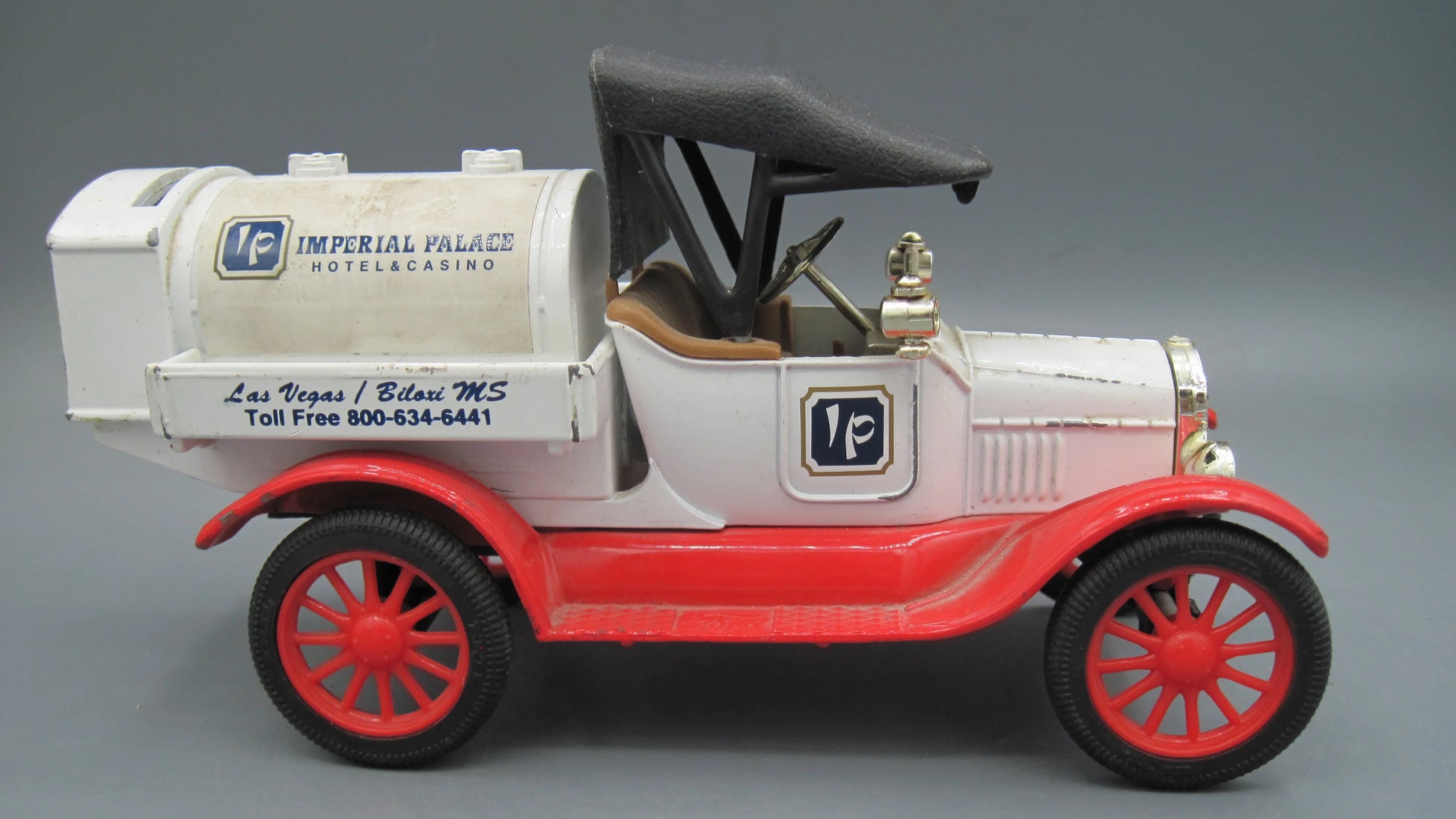 ERTL   Ford T Runabout 1918 White & Red