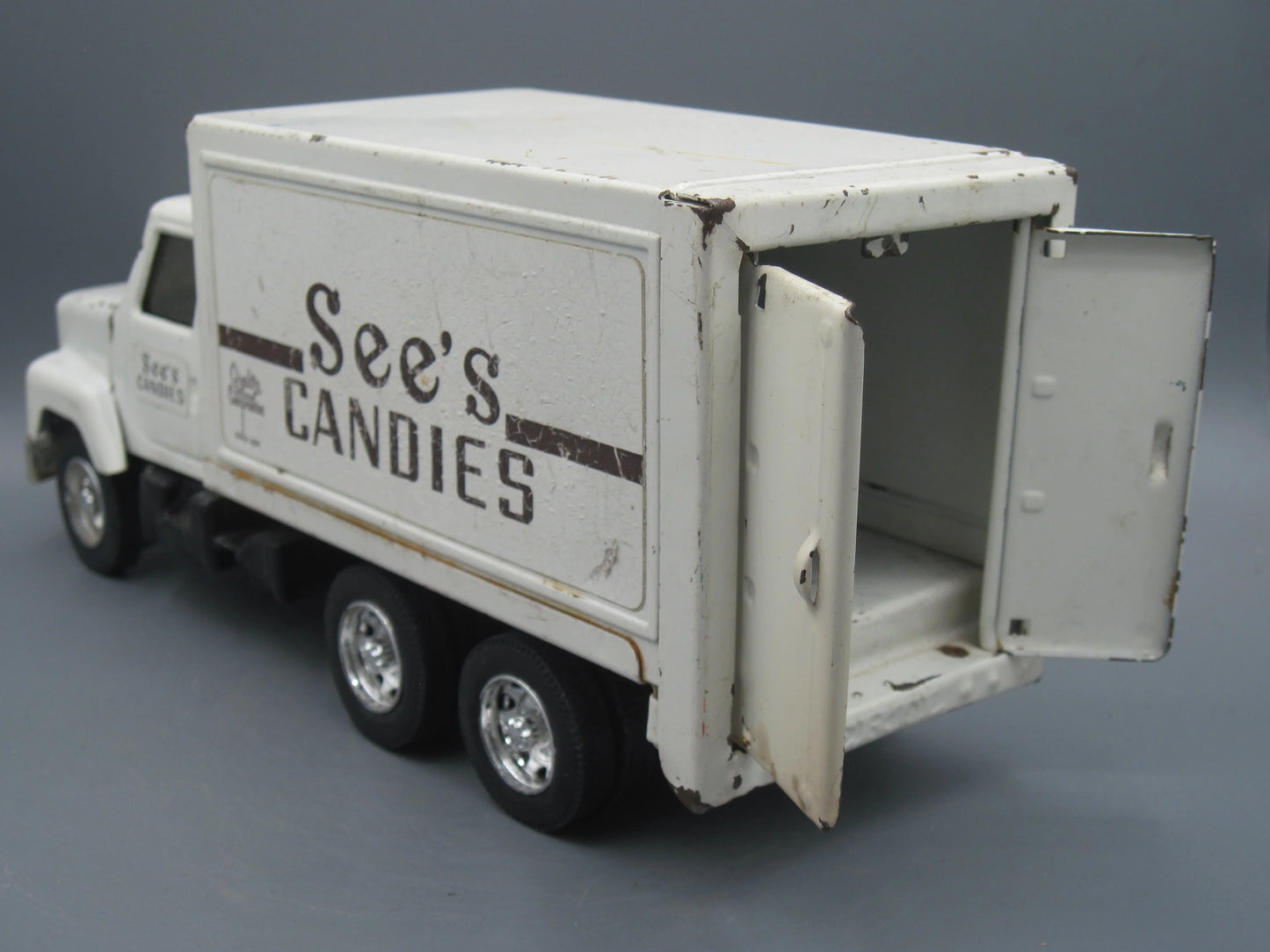 ERTL   International See's Candies Delivery Truck 1987 White