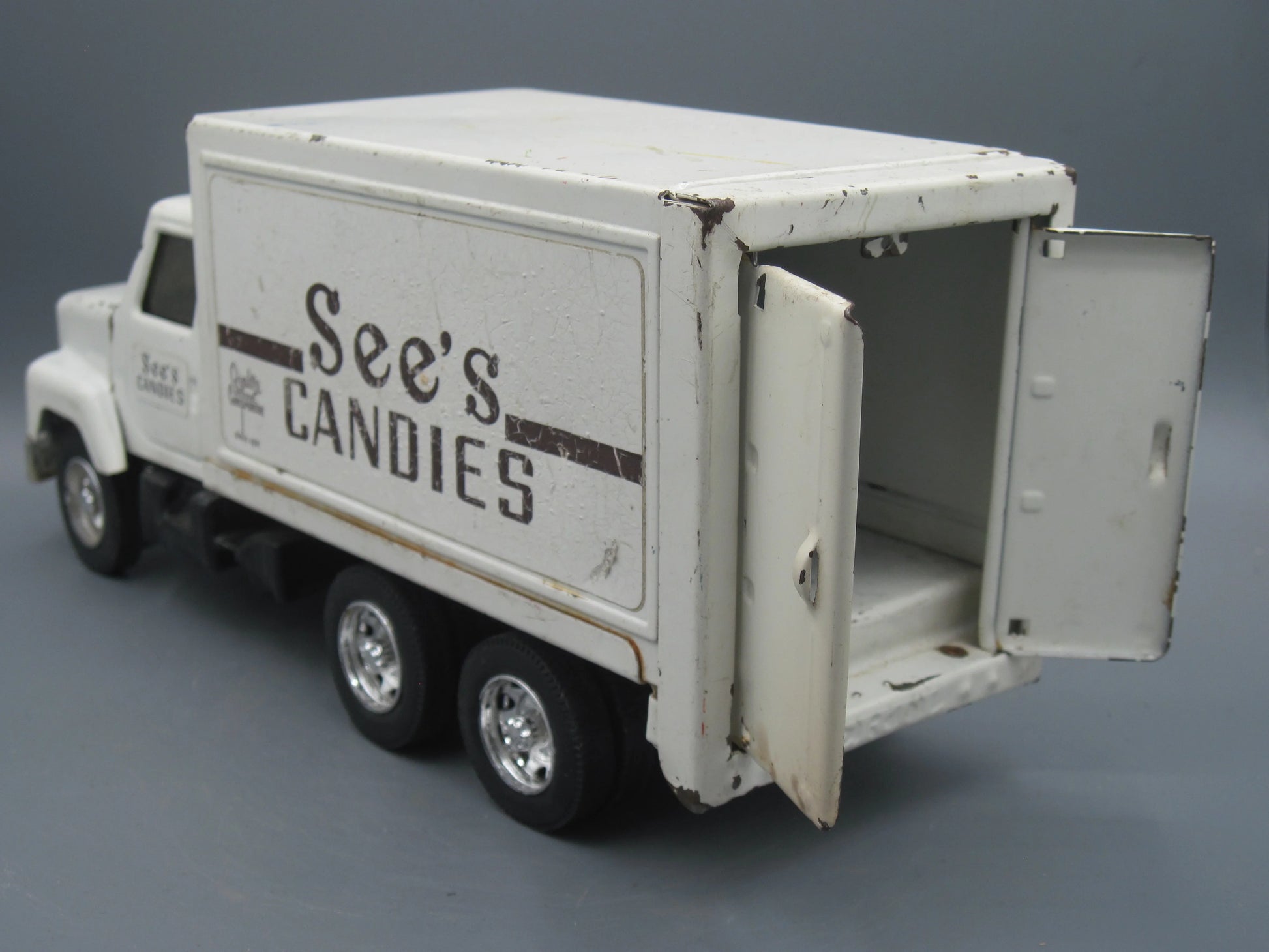 ERTL   International See's Candies Delivery Truck 1987 White