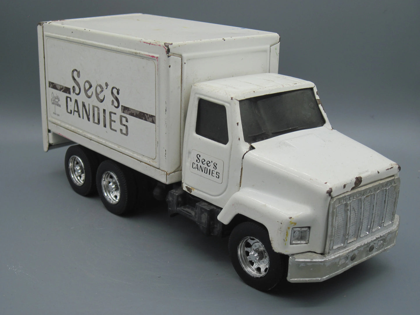 ERTL   International See's Candies Delivery Truck 1987 White