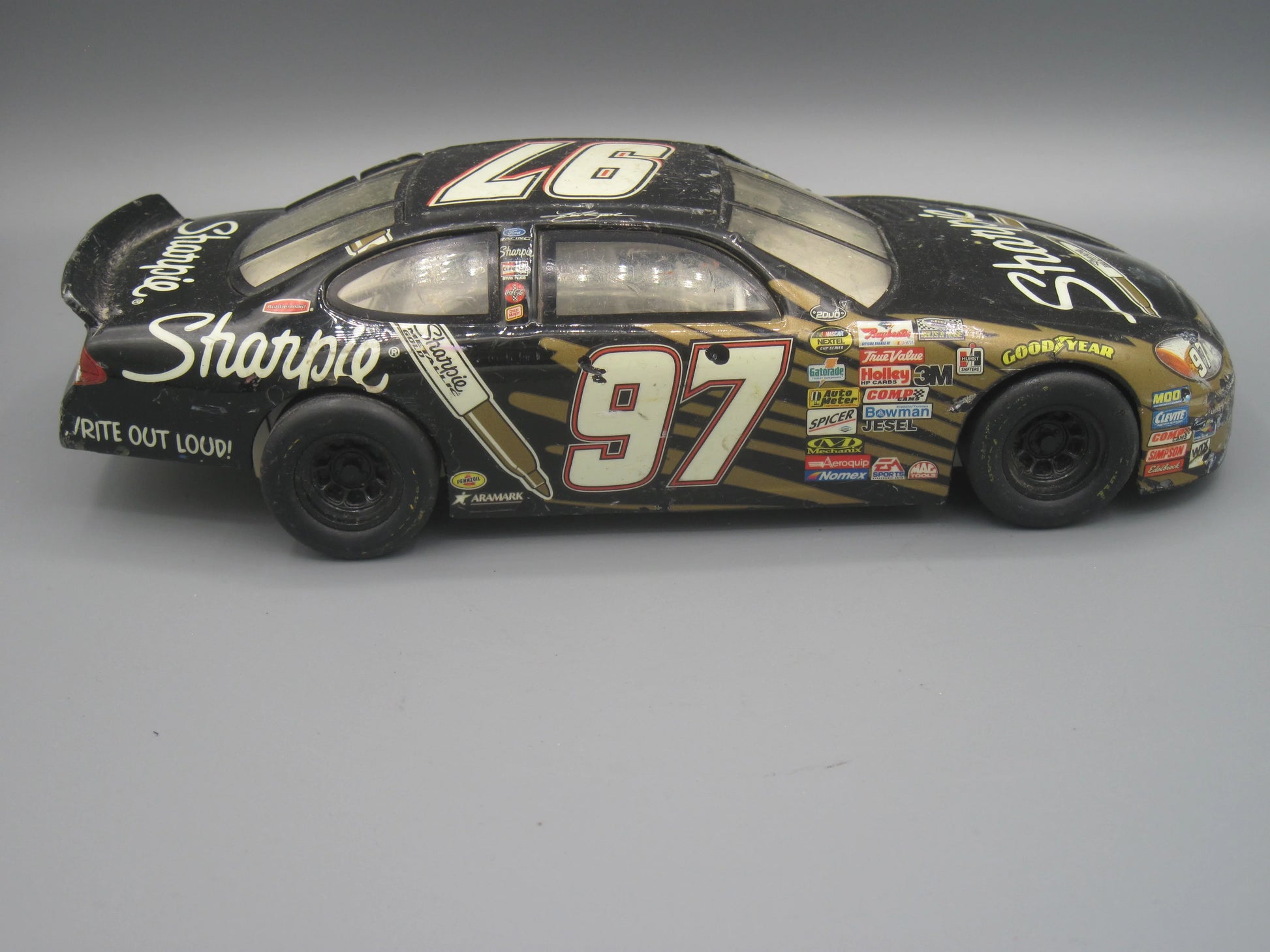 Hot Wheels   Ford Taurus (NASCAR) 2003 Black & Gold Sharpie #97
