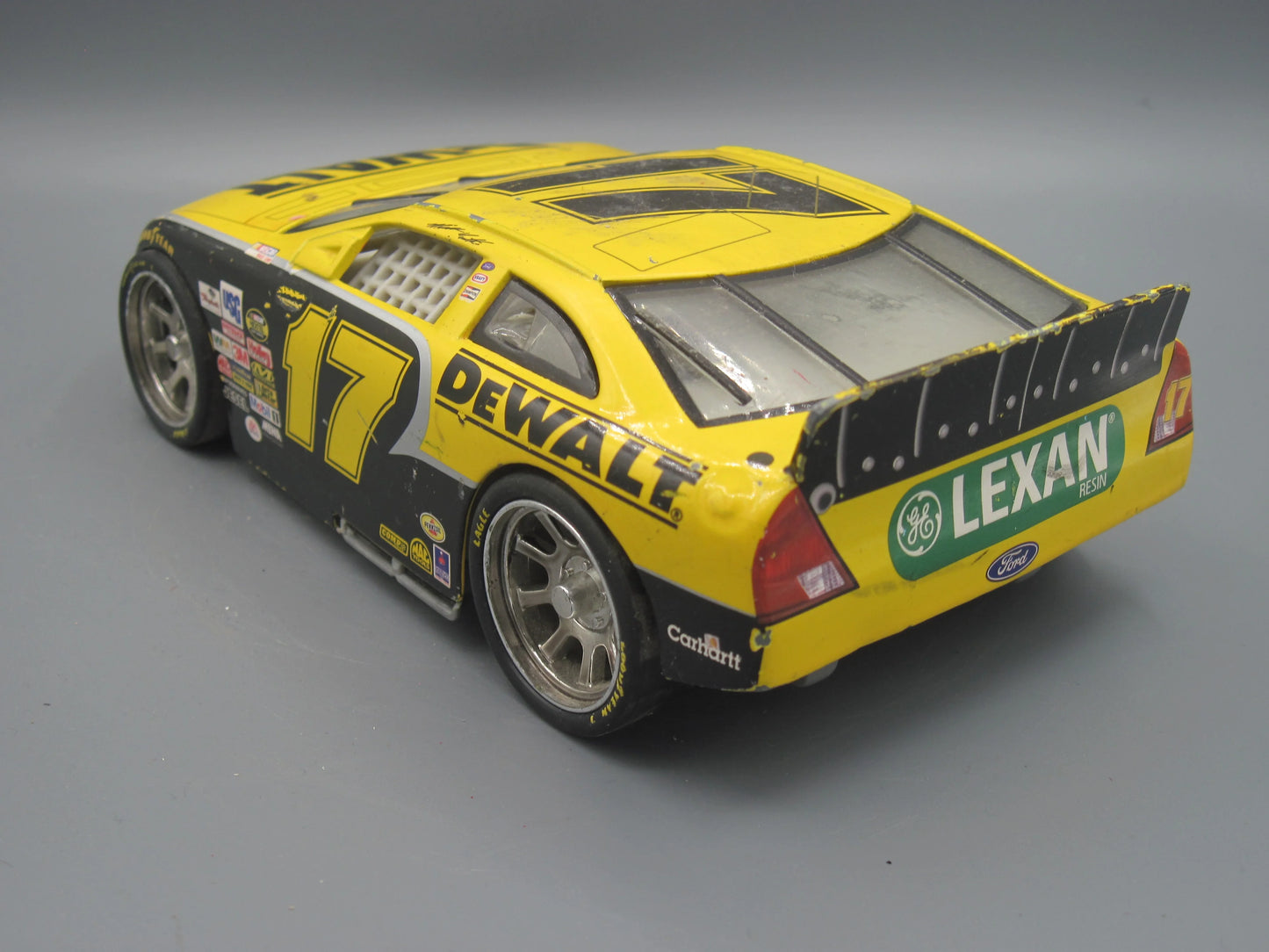 Hot Wheels   Ford Nascar#17 Dewalt  Yellow Matt Kenseth