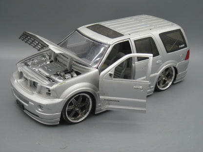 Jada   Lincoln Navigator  Silver