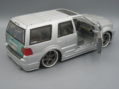 Jada   Lincoln Navigator  Silver