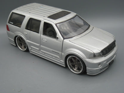 Jada   Lincoln Navigator  Silver