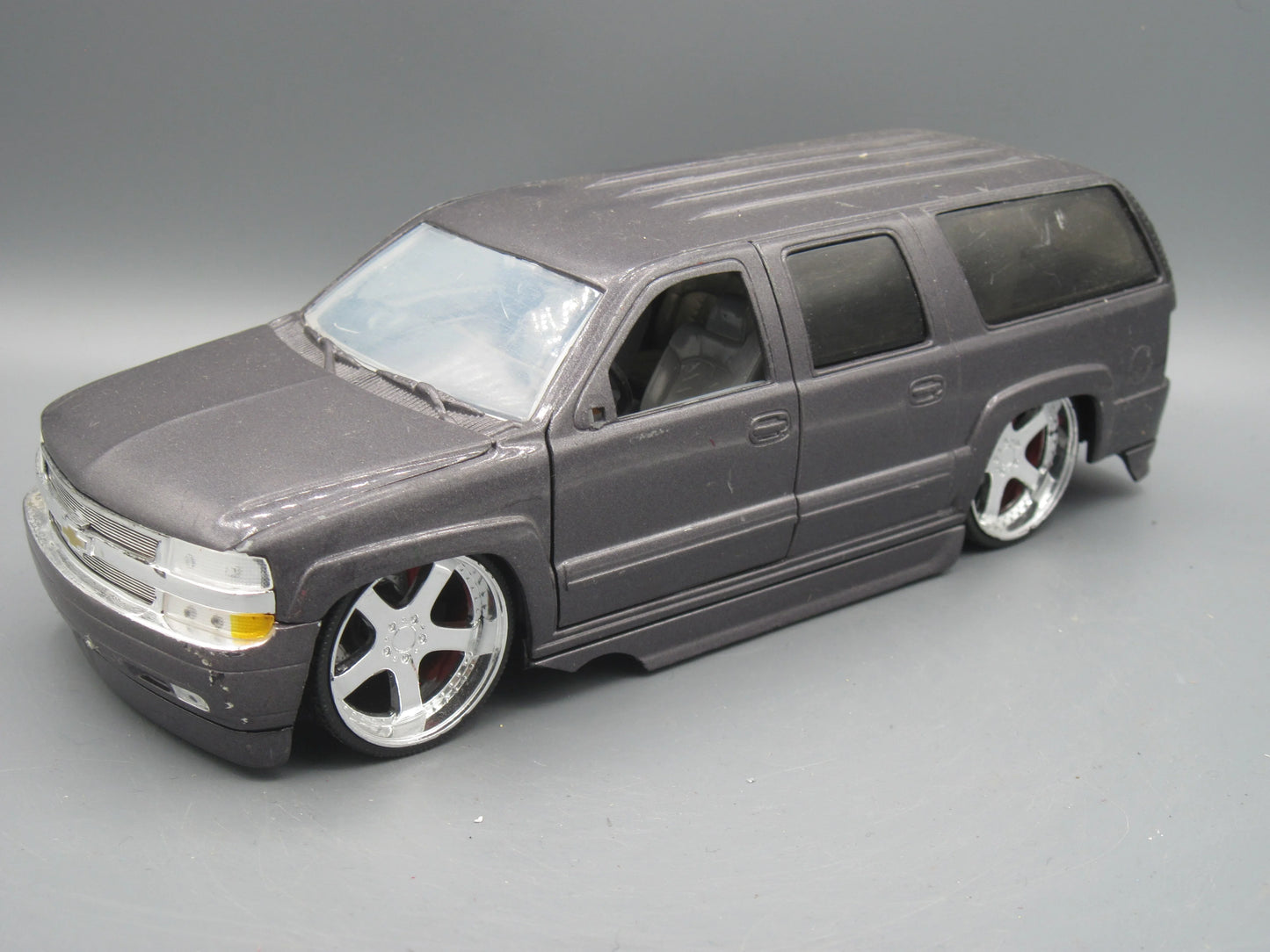 Jada   Chevrolet Suburban 2000 Grey