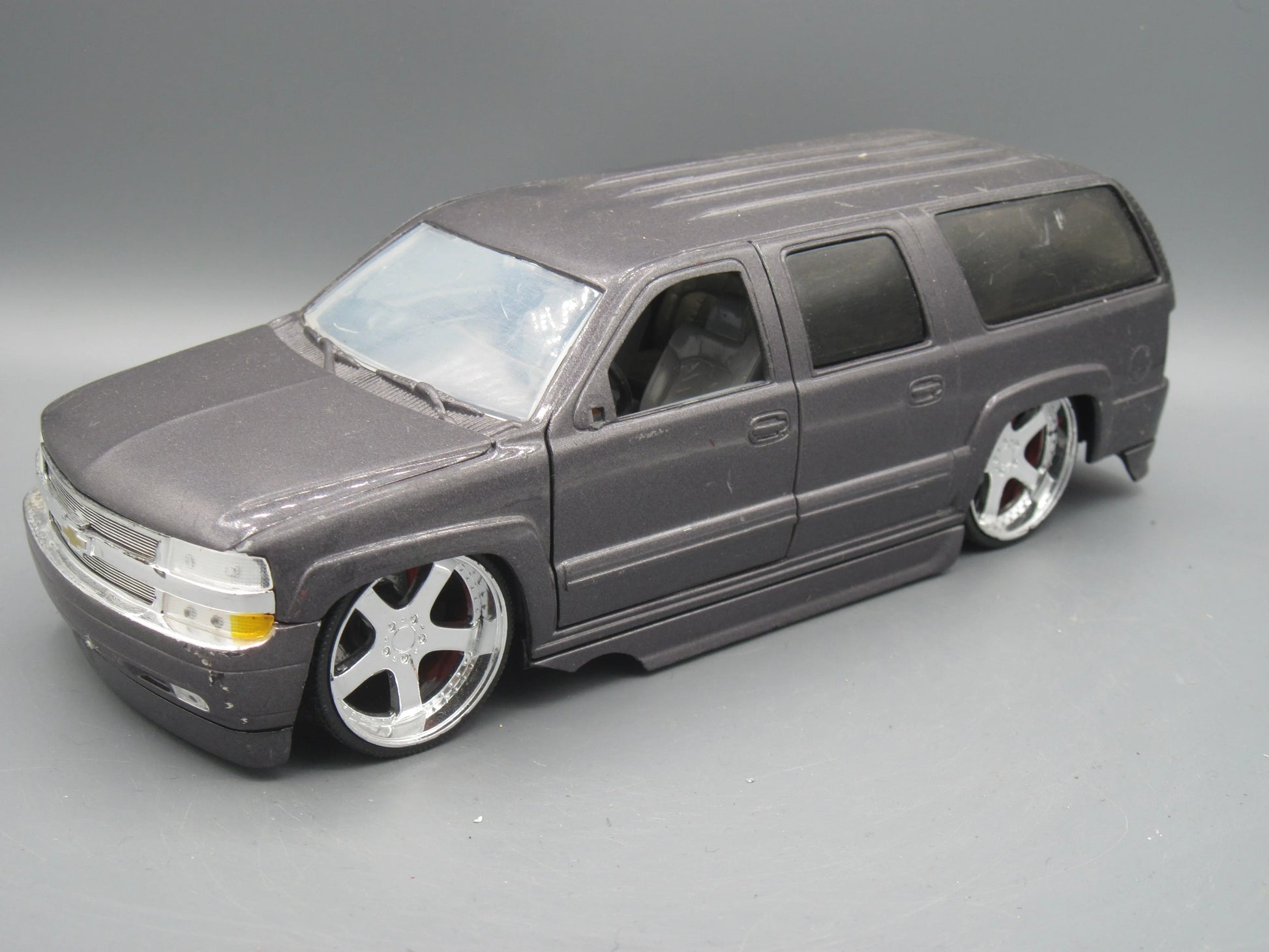 Jada   Chevrolet Suburban 2000 Grey