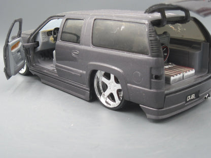 Jada   Chevrolet Suburban 2000 Grey