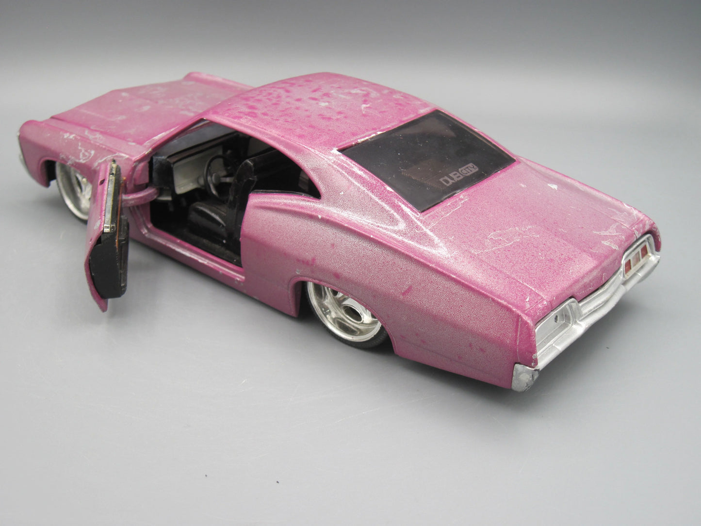 Jada   Chevrolet Impala SS  Pink Dub City
