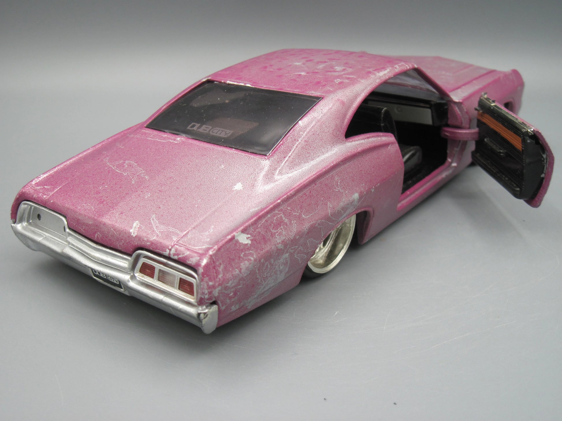 Jada   Chevrolet Impala SS  Pink Dub City