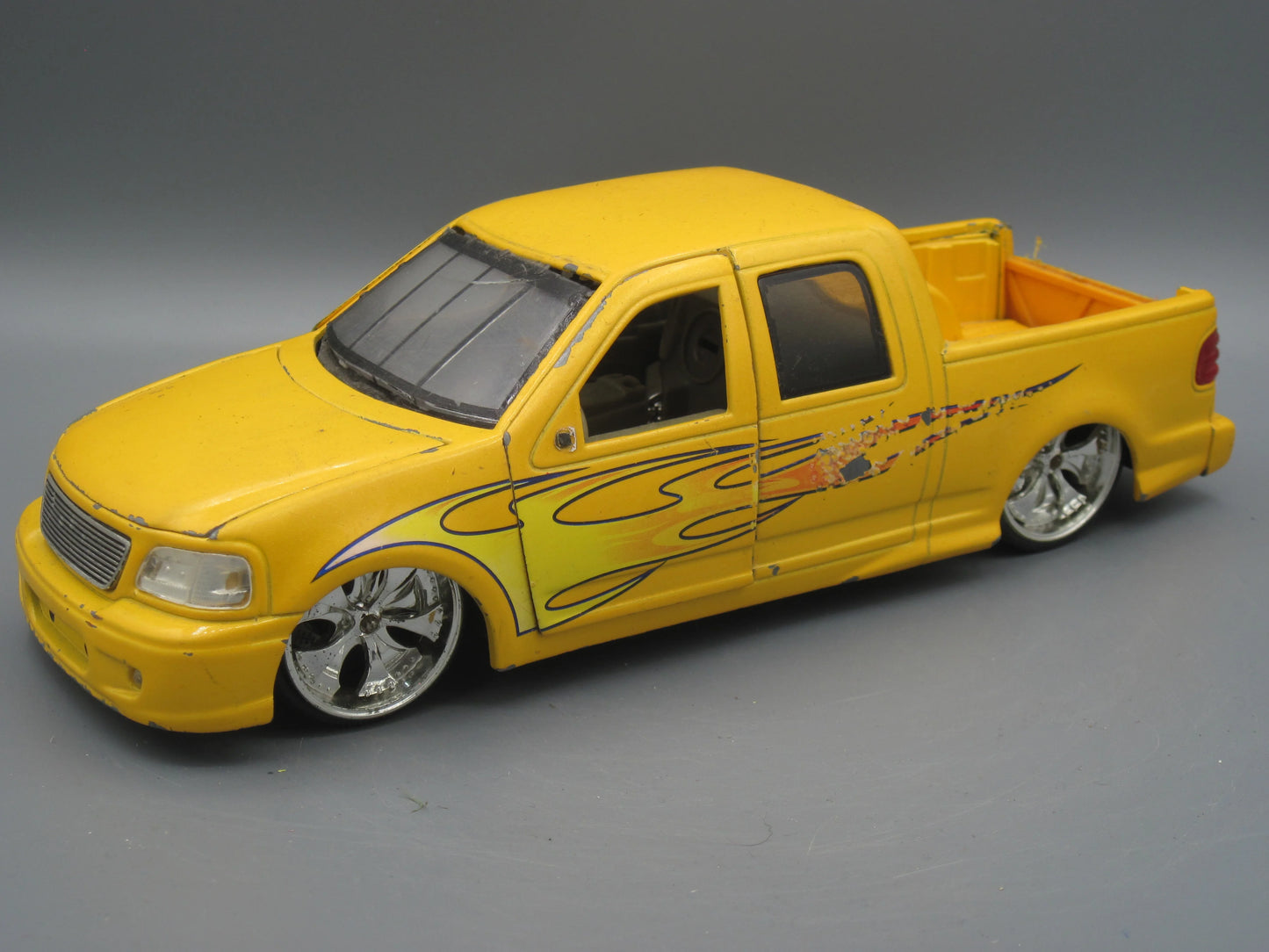 Jada   Ford F-150 Superscrew  Yellow