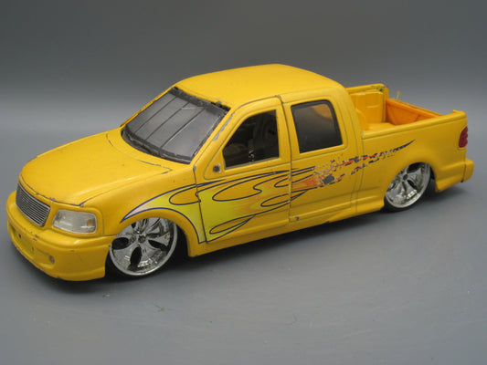 Jada   Ford F-150 Superscrew  Yellow