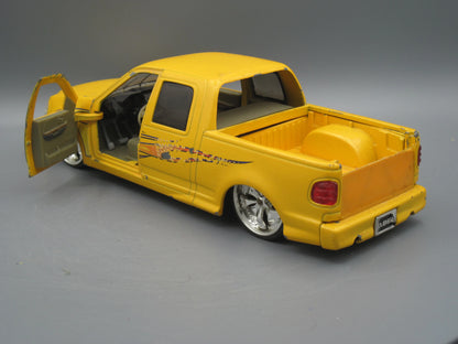 Jada   Ford F-150 Superscrew  Yellow