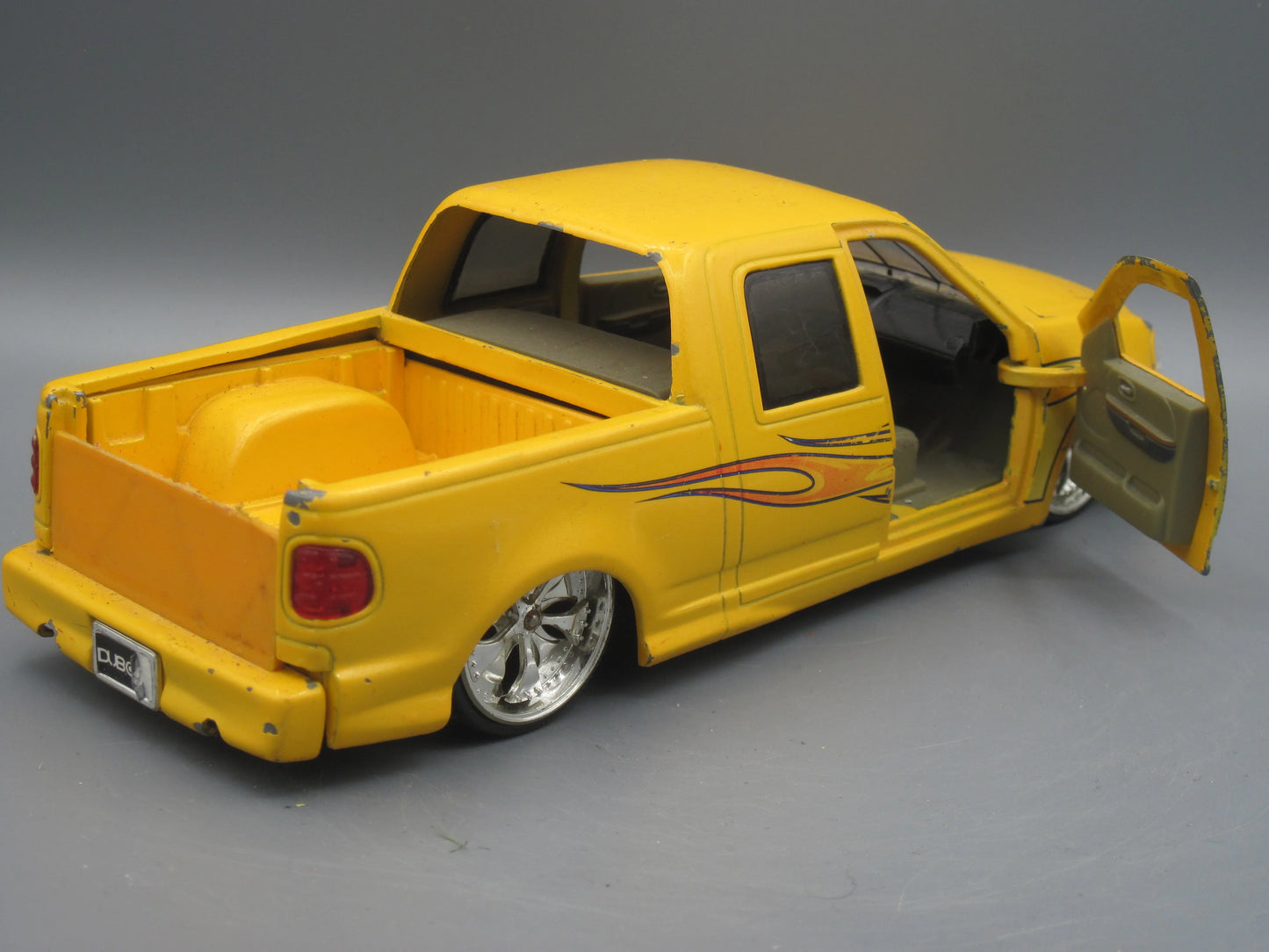 Jada   Ford F-150 Superscrew  Yellow