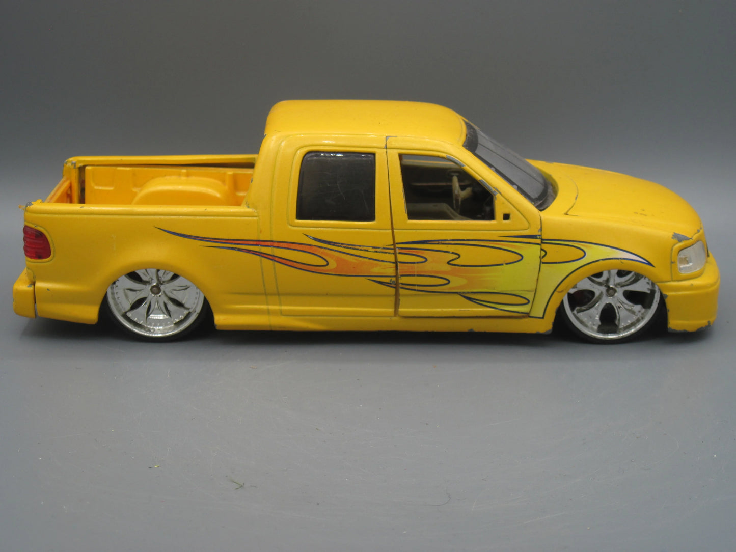 Jada   Ford F-150 Superscrew  Yellow