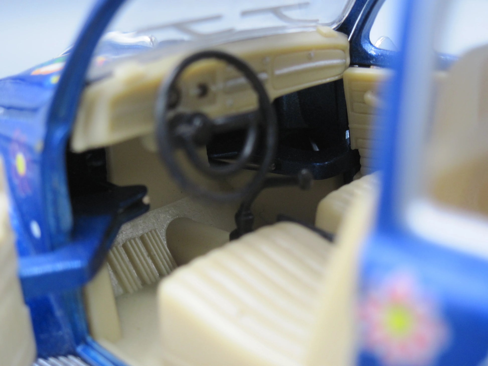 Kinsmart   Volkswagen Classical Beetle 1967 Blue Surfing Boat on Top