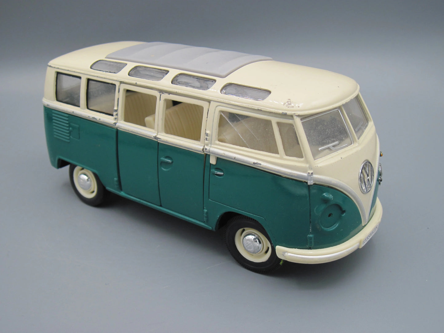 Kinsmart   Volkswagen Classical Bus 1962 White & Green