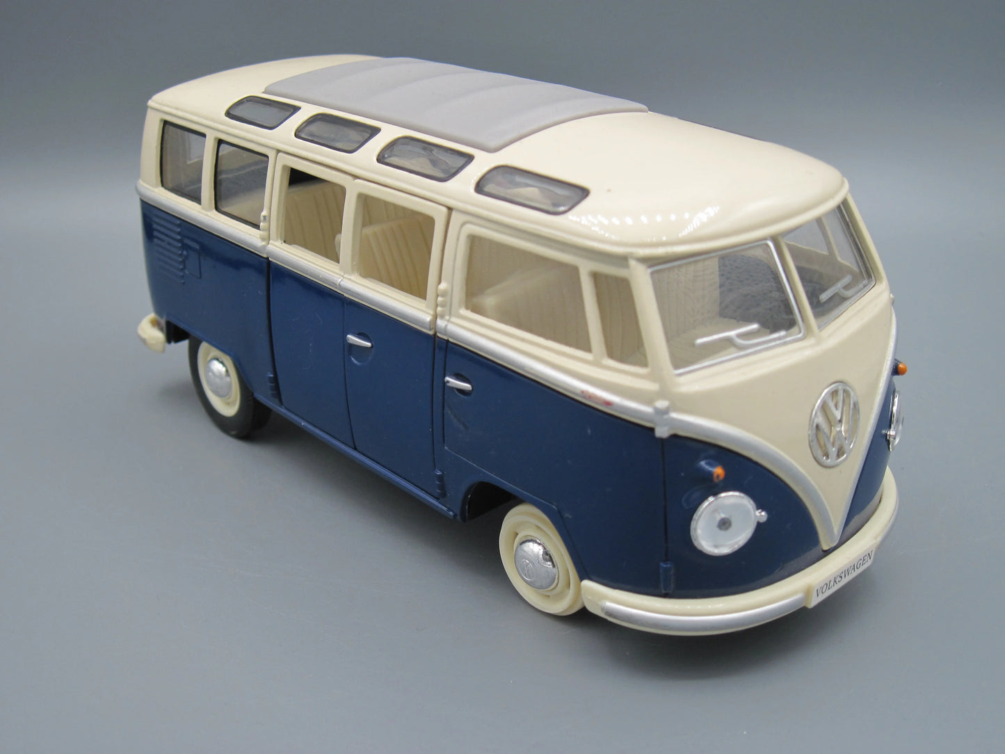 Kinsmart   Volkswagen Classical Bus 1962 Beige & Blue