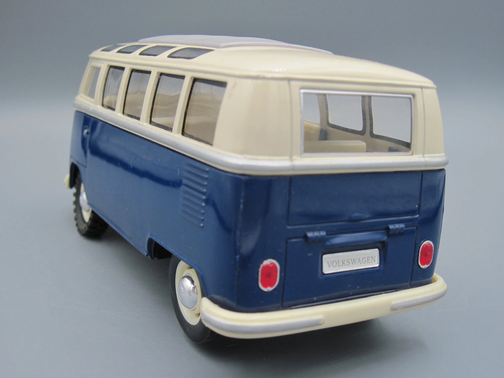 Kinsmart   Volkswagen Classical Bus 1962 Beige & Blue
