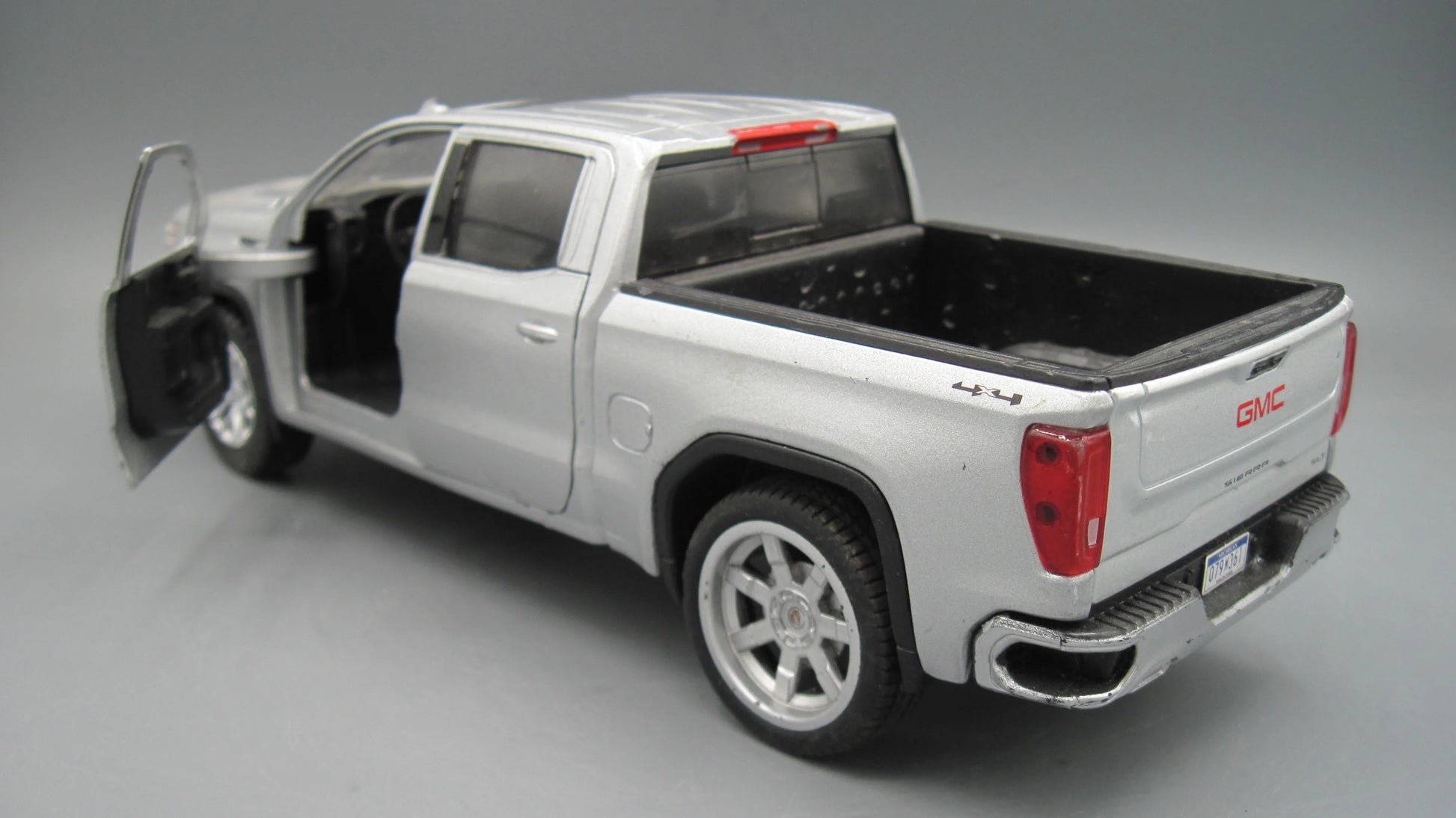 Motor Max   GMC Sierra 1500 SLT Crew Cab 2019 Silver