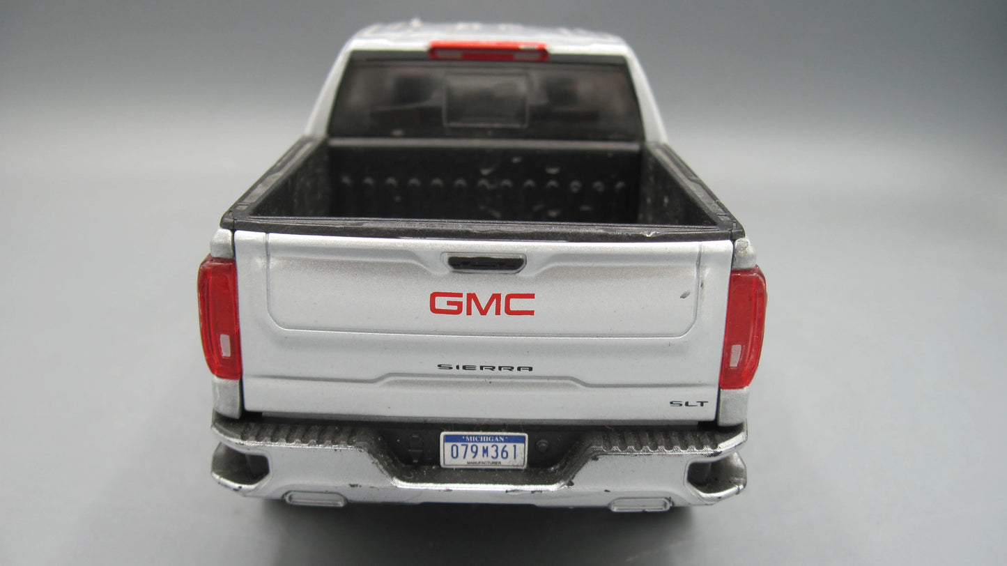 Motor Max   GMC Sierra 1500 SLT Crew Cab 2019 Silver