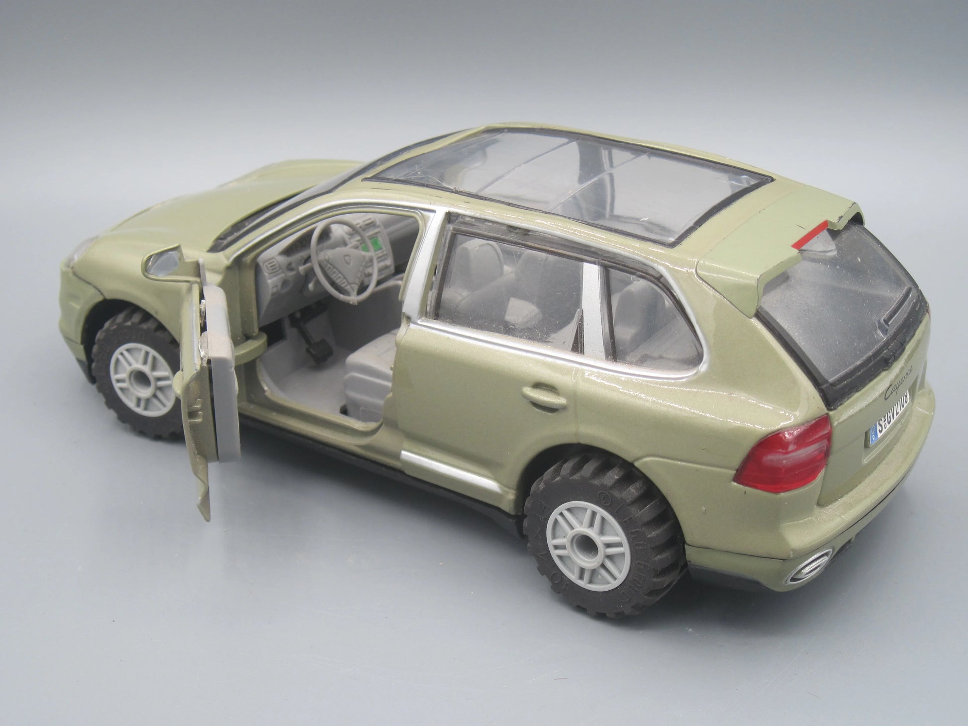 Motor Max   Porsche Cayenne Turbo  Olive Green
