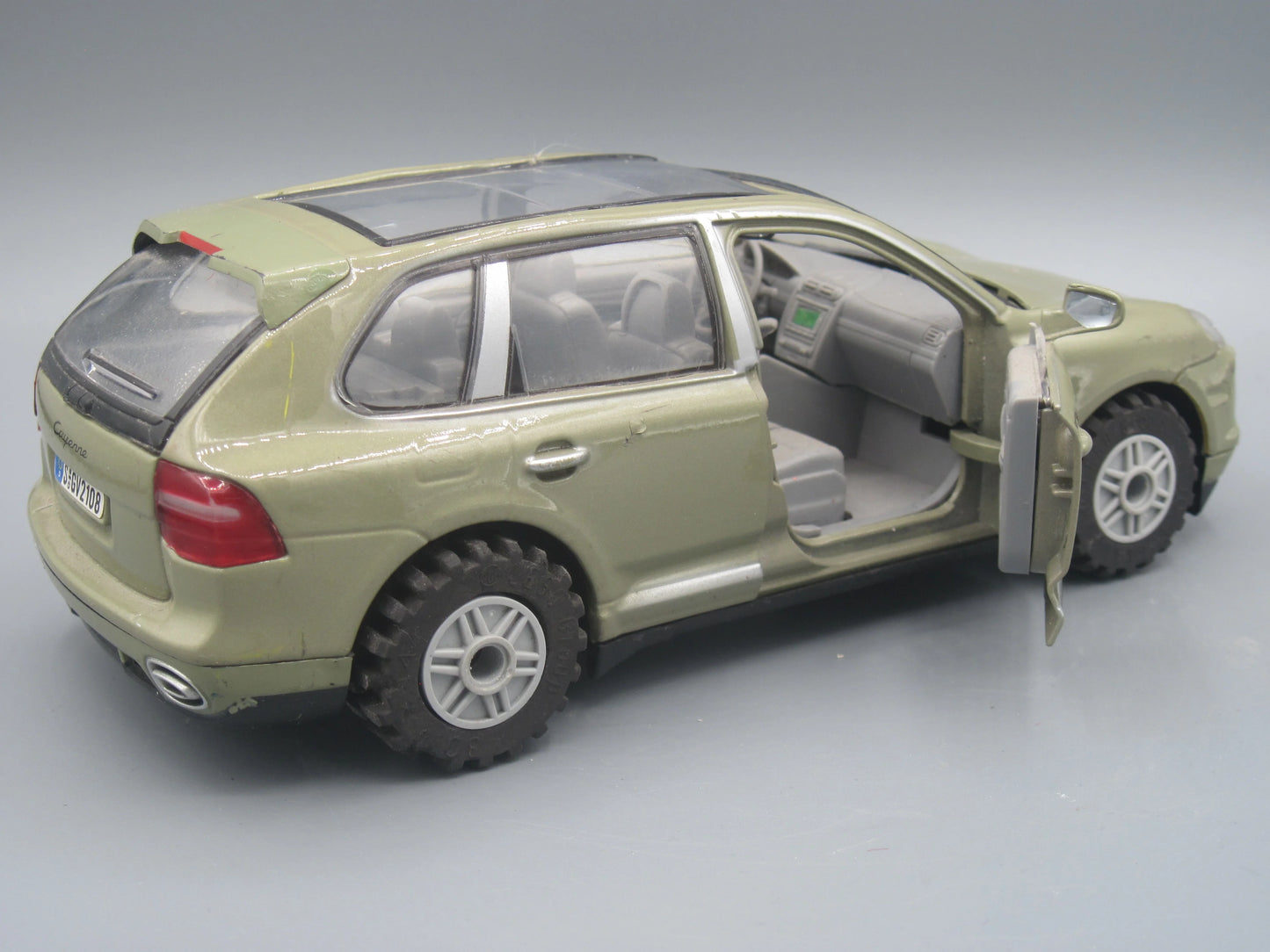 Motor Max   Porsche Cayenne Turbo  Olive Green
