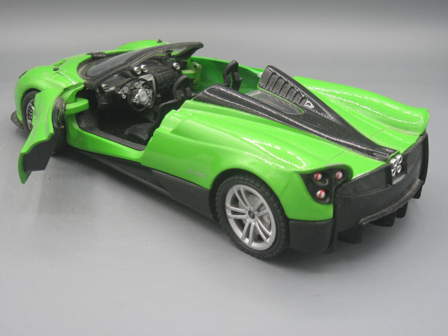 Motor Max   Pagani Huayra Roadster 2018 Green