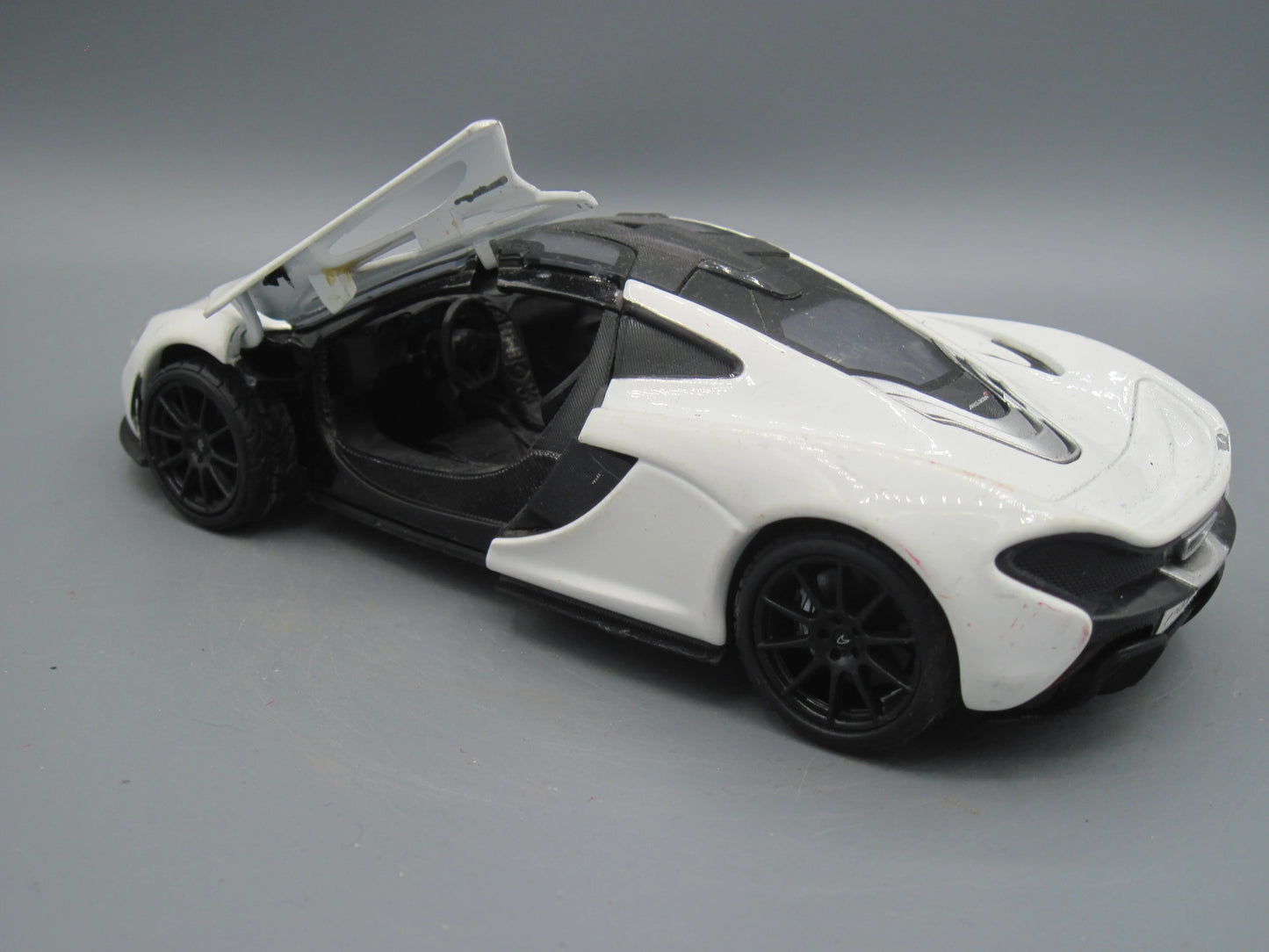 Motor Max   Mclaren P1  White