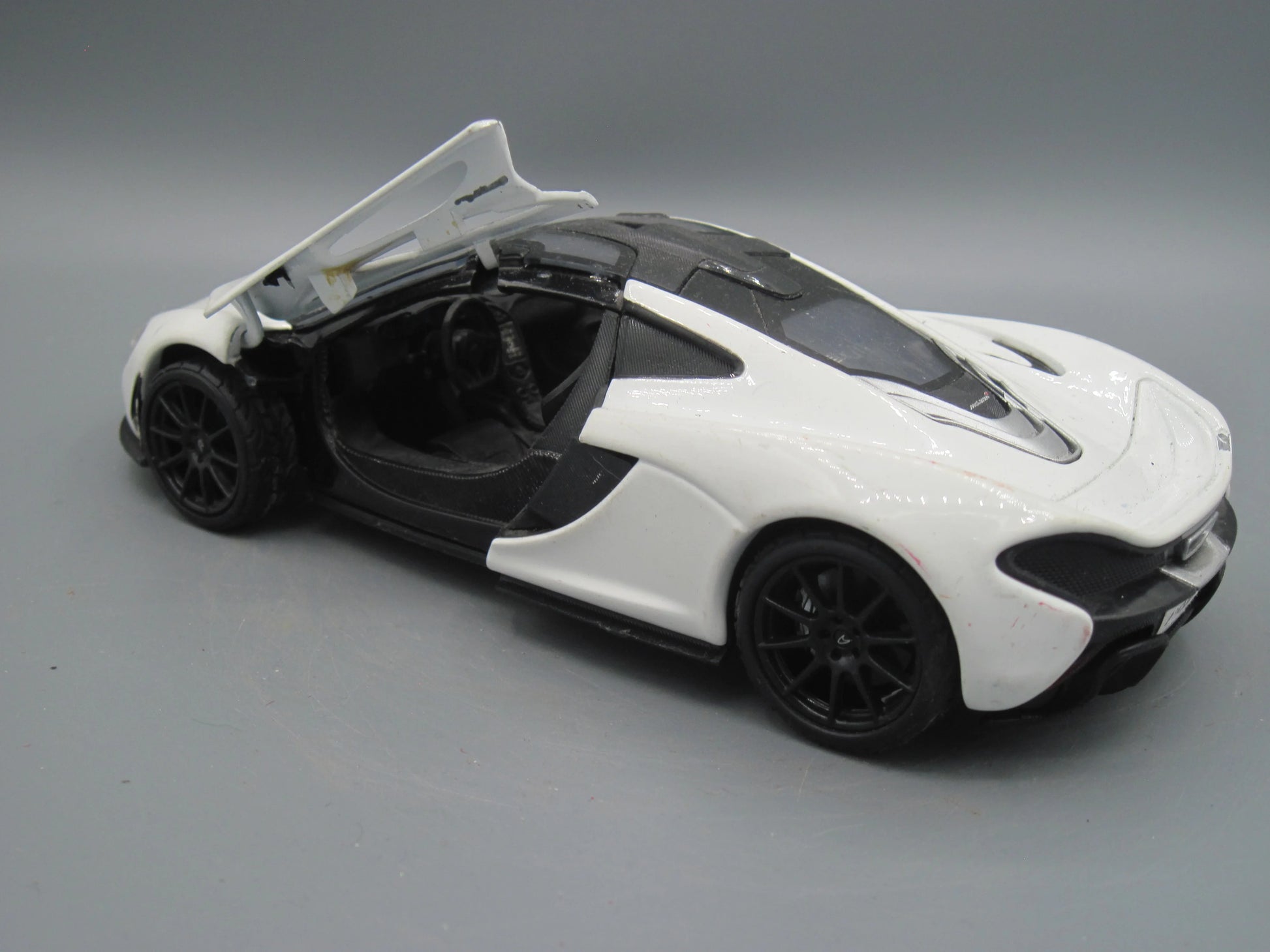 Motor Max   Mclaren P1  White