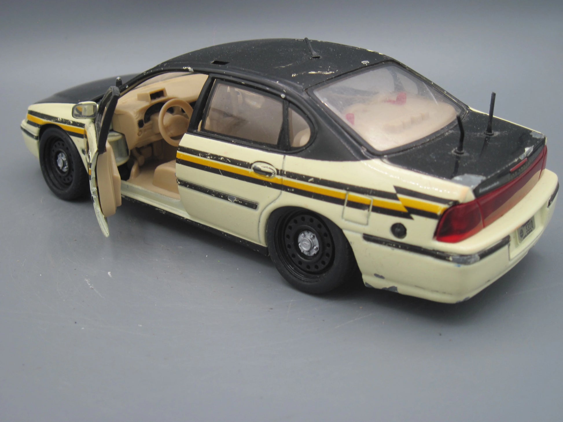 Maisto   Chevrolet Impala 2000 Beige