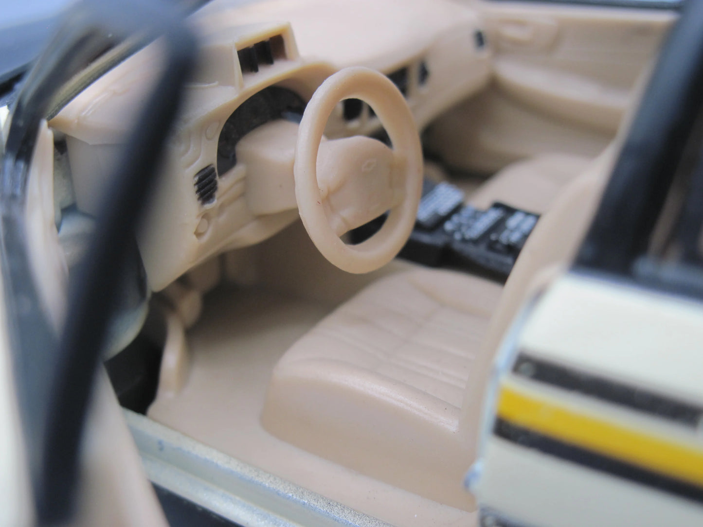 Maisto   Chevrolet Impala 2000 Beige