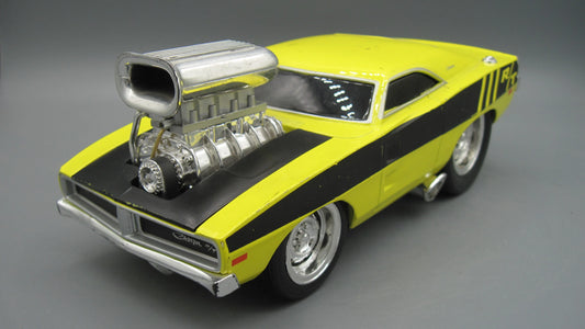 Maisto   Dodge Charger R/T 1969 Yellow Muscle Machine