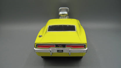 Maisto   Dodge Charger R/T 1969 Yellow Muscle Machine