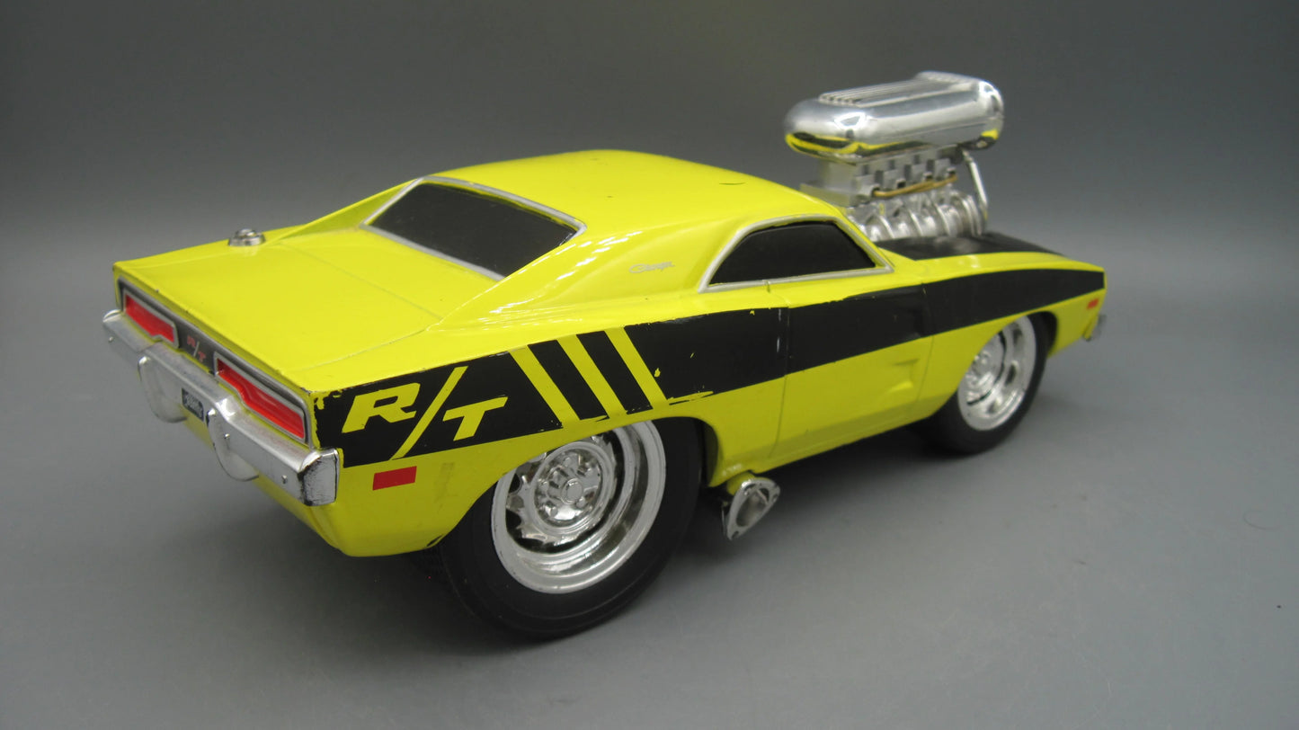 Maisto   Dodge Charger R/T 1969 Yellow Muscle Machine