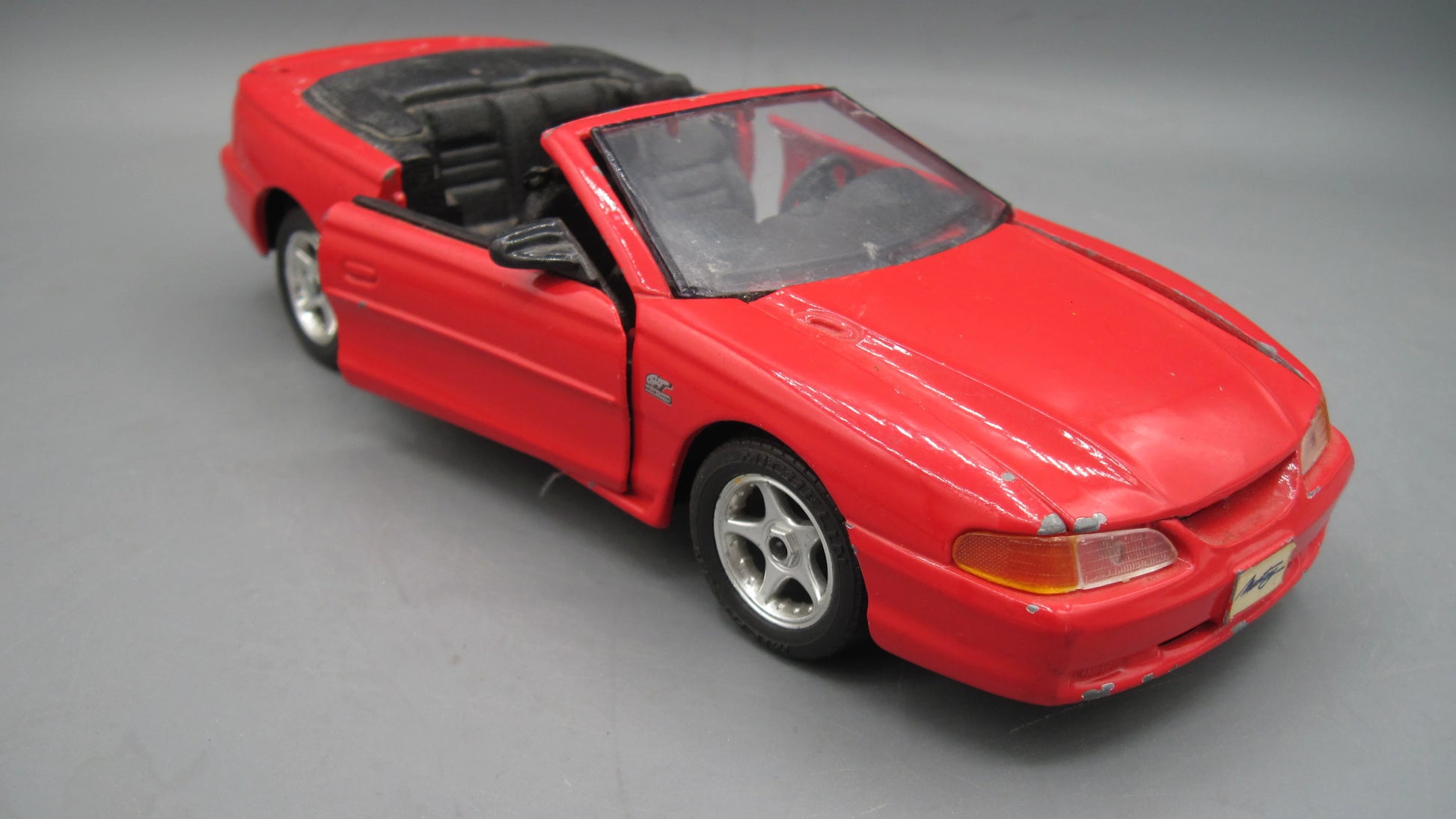 Maisto   Mustang GT 1994 Red