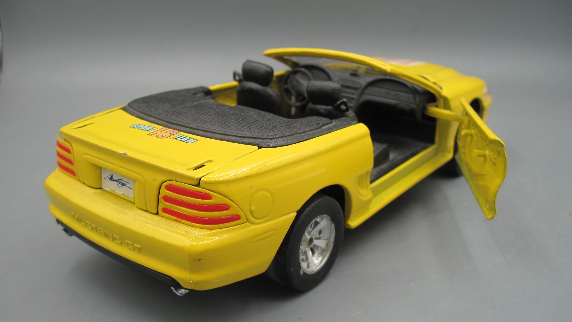 Maisto   Mustang GT 1994 Yellow