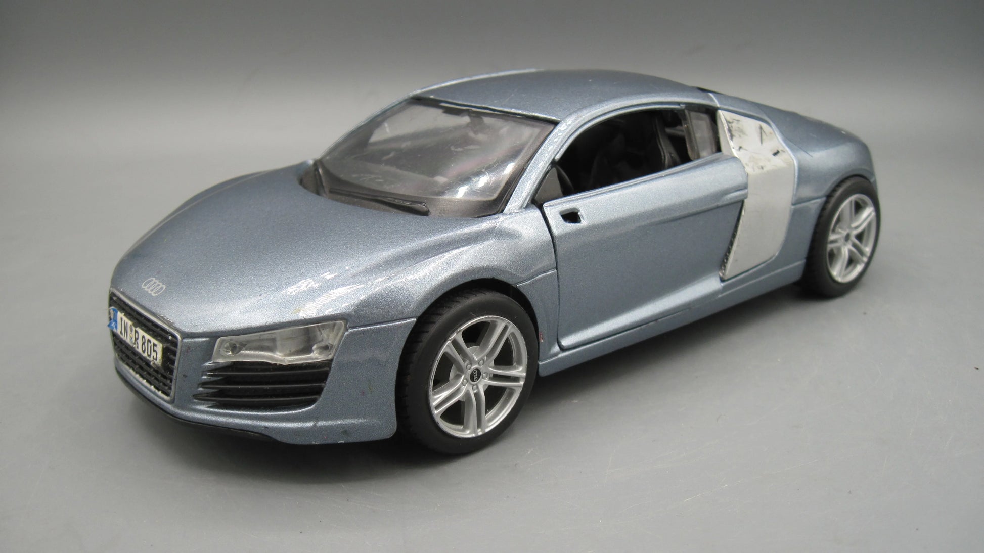 Maisto   Audi  R8  Grey