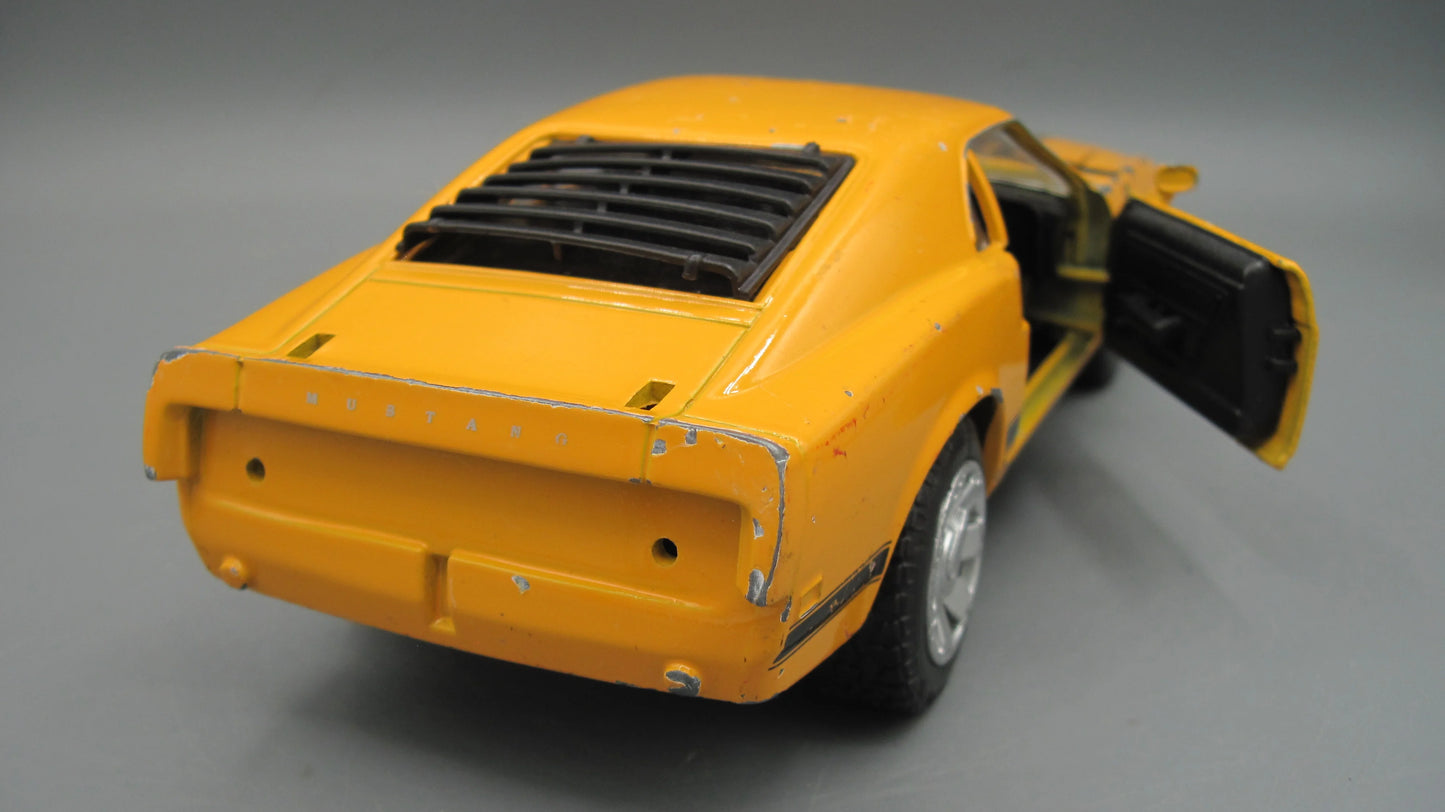 Maisto   Mustang Boss 302 1970 Yellow