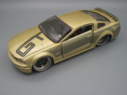 Maisto   Ford Mustang GT  Golden