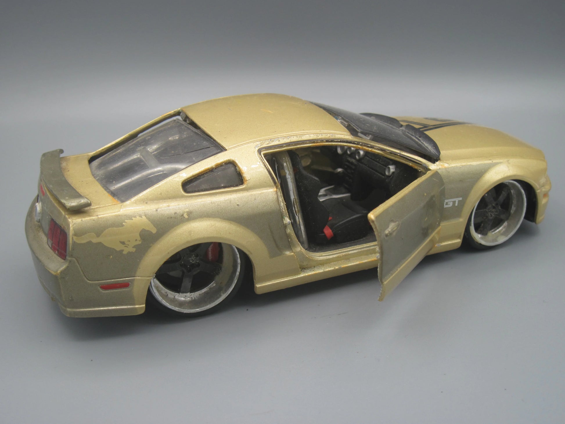 Maisto   Ford Mustang GT  Golden