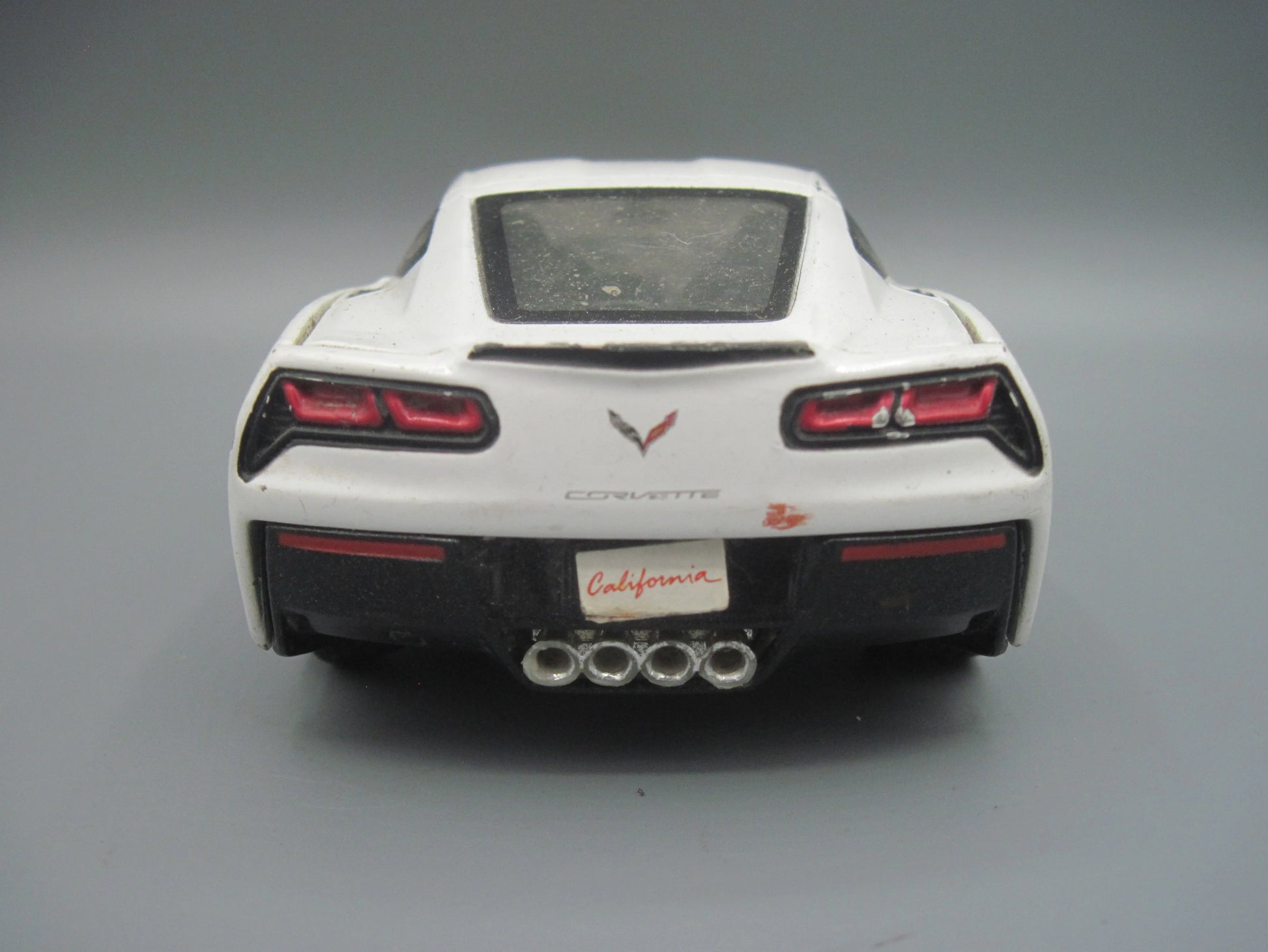 Maisto   Corvette Sting Ray 2014 White
