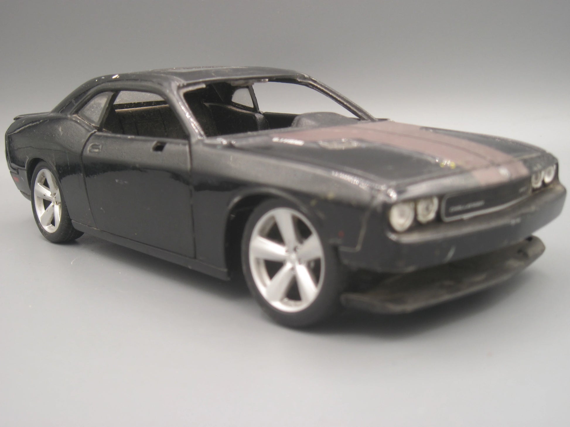 Maisto   Dodge Challenger SRT 8 2008 Black & Brown