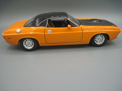 Maisto   Dodge Challenger R/T 1970 Orange & Black