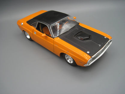 Maisto   Dodge Challenger R/T 1970 Orange & Black