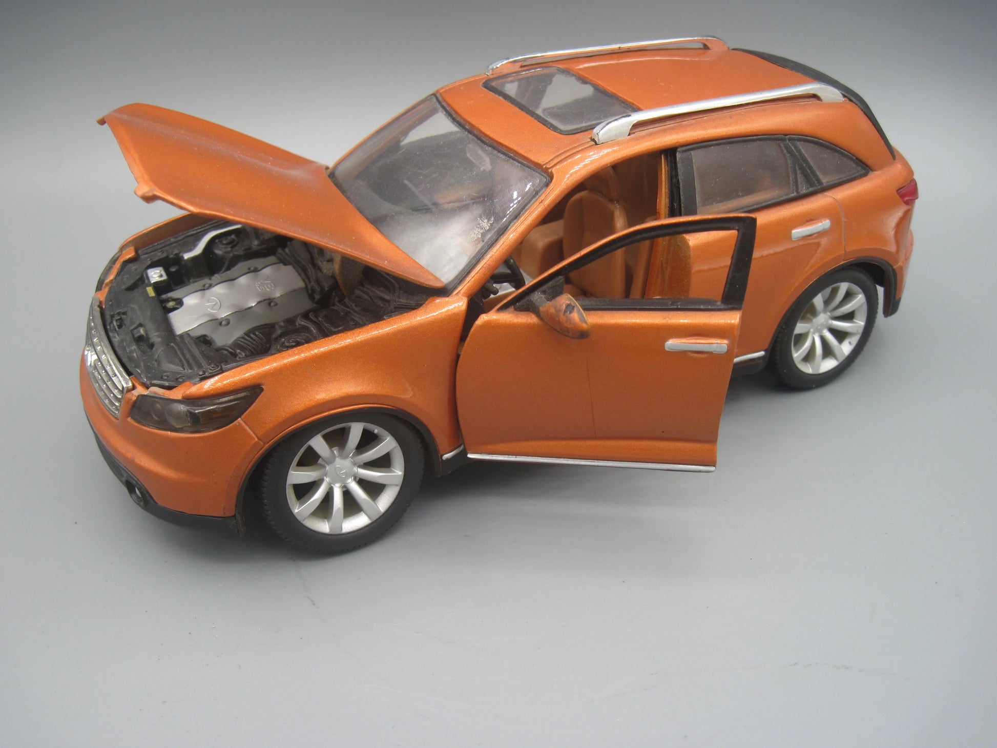 Maisto   Infiniti FX45 2005 Orange