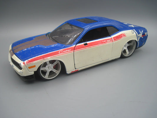 Maisto   Dodge Challenger SRT 2008 Blue & White